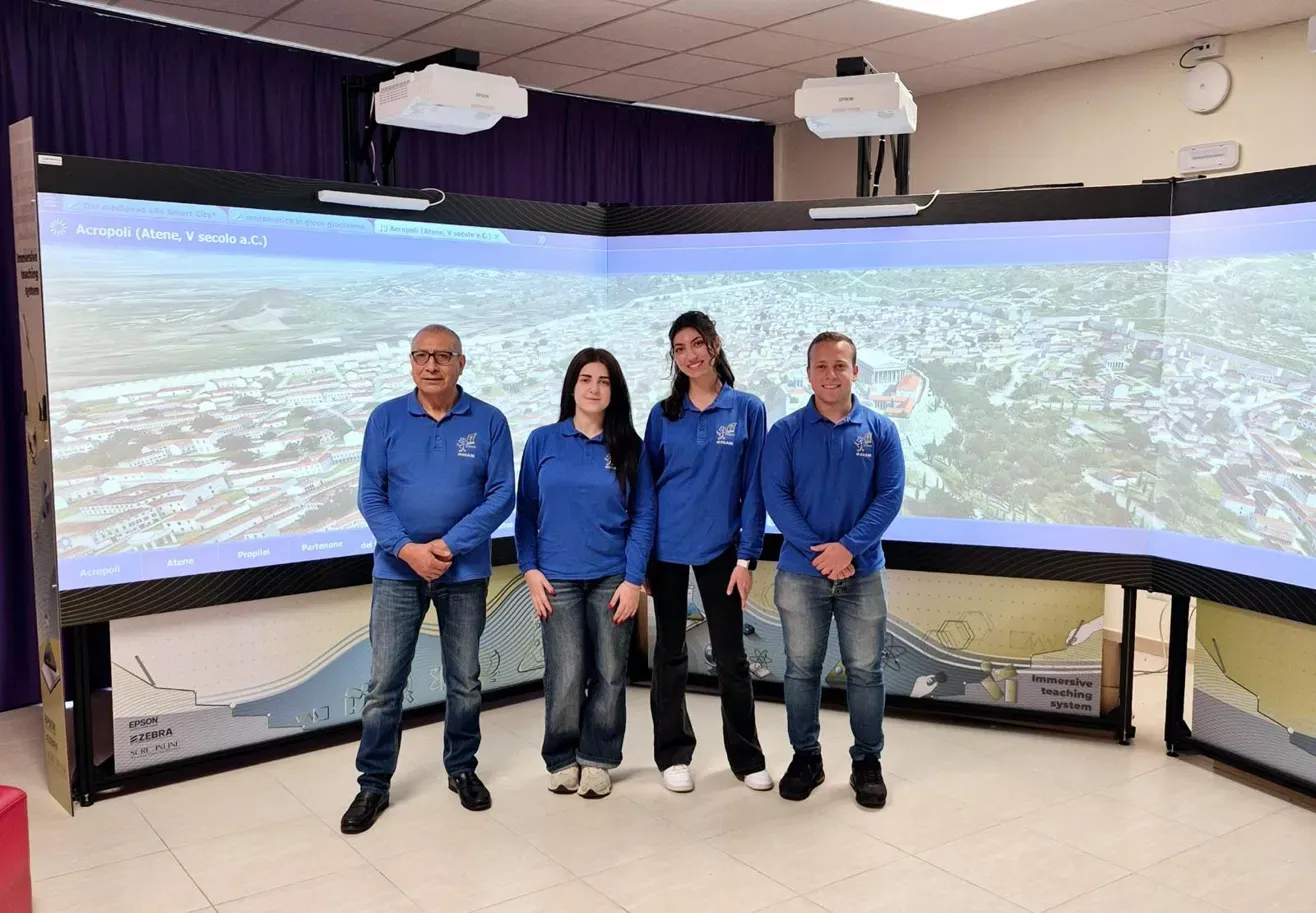 Lo staff in polo blu